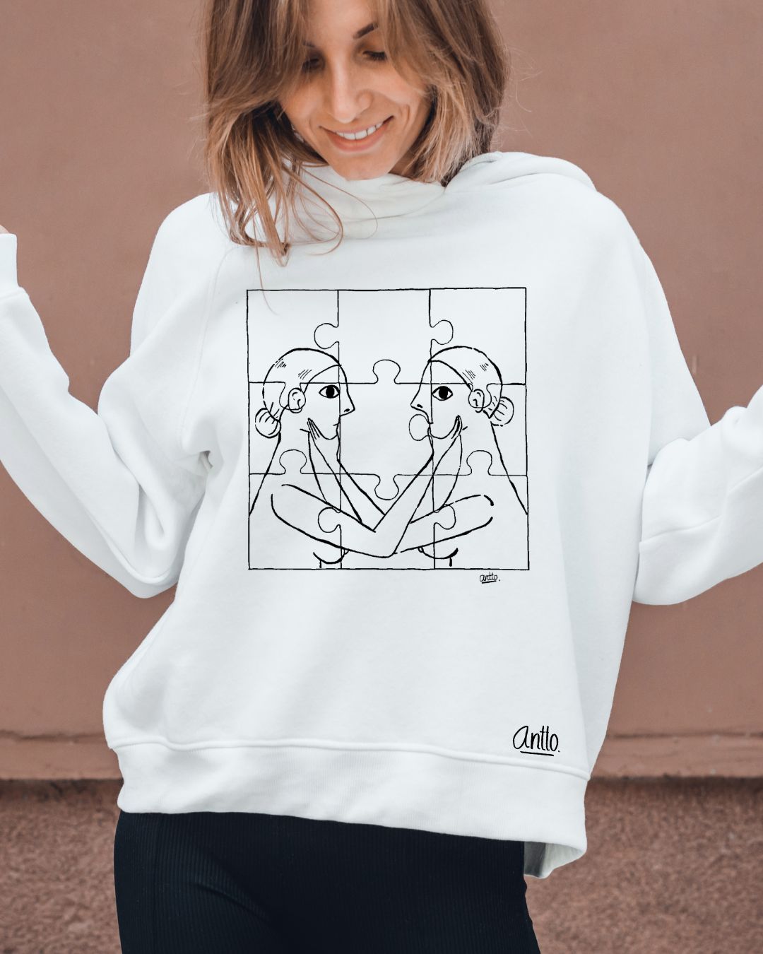 Hoodie con ilustración rompecabezas